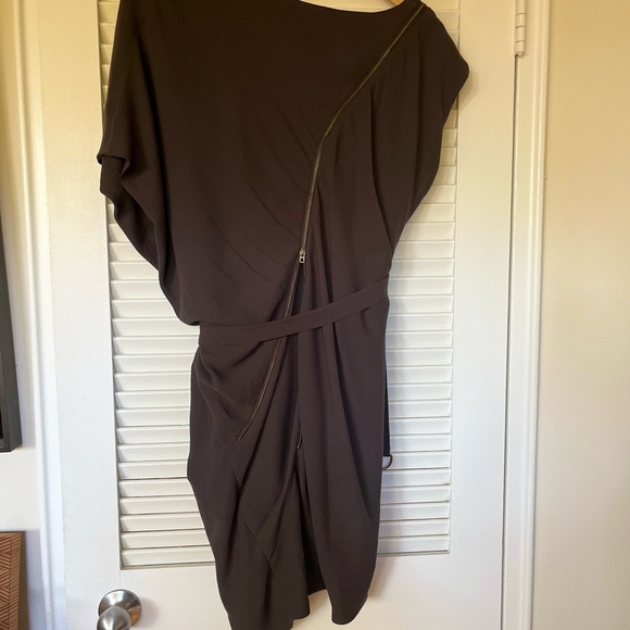 Asymmetrical zip dress by ACNE with detachable belt. Brown/grey size 38. - Picture 7 of 9